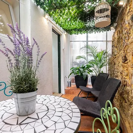 Apartment Whome | Alfama Patio Studio Lisbon